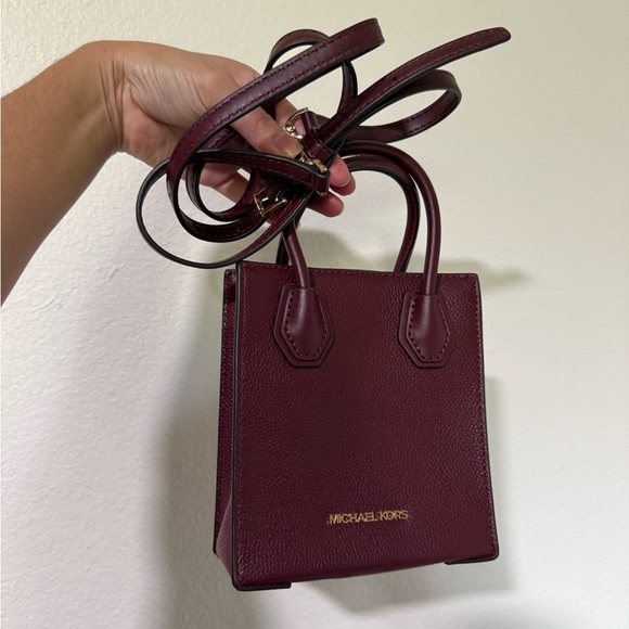 BRAND NEW W/O TAGS Michael Kors Burgundy Mini Bag - Picture 1 of 1